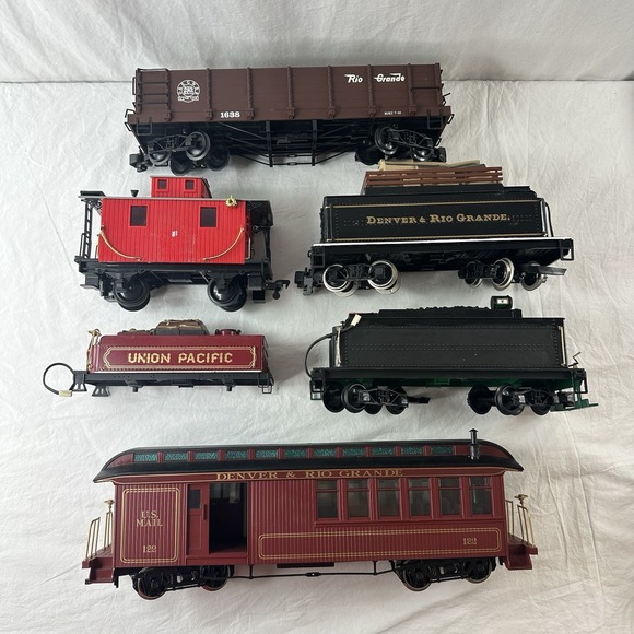 Lot Of 6 Train Cars G Scale Untested Bachmann Echo Rio Grande Union Pacific Etc.